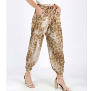 NWOT  Lily Beige & Cream Leopard Harem Pants